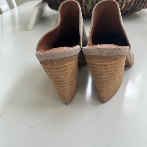 Jeffrey Campbell Mules slides Favela-2 beige 8.5 block heel pointy toe Worn Once - Picture 5 of 9